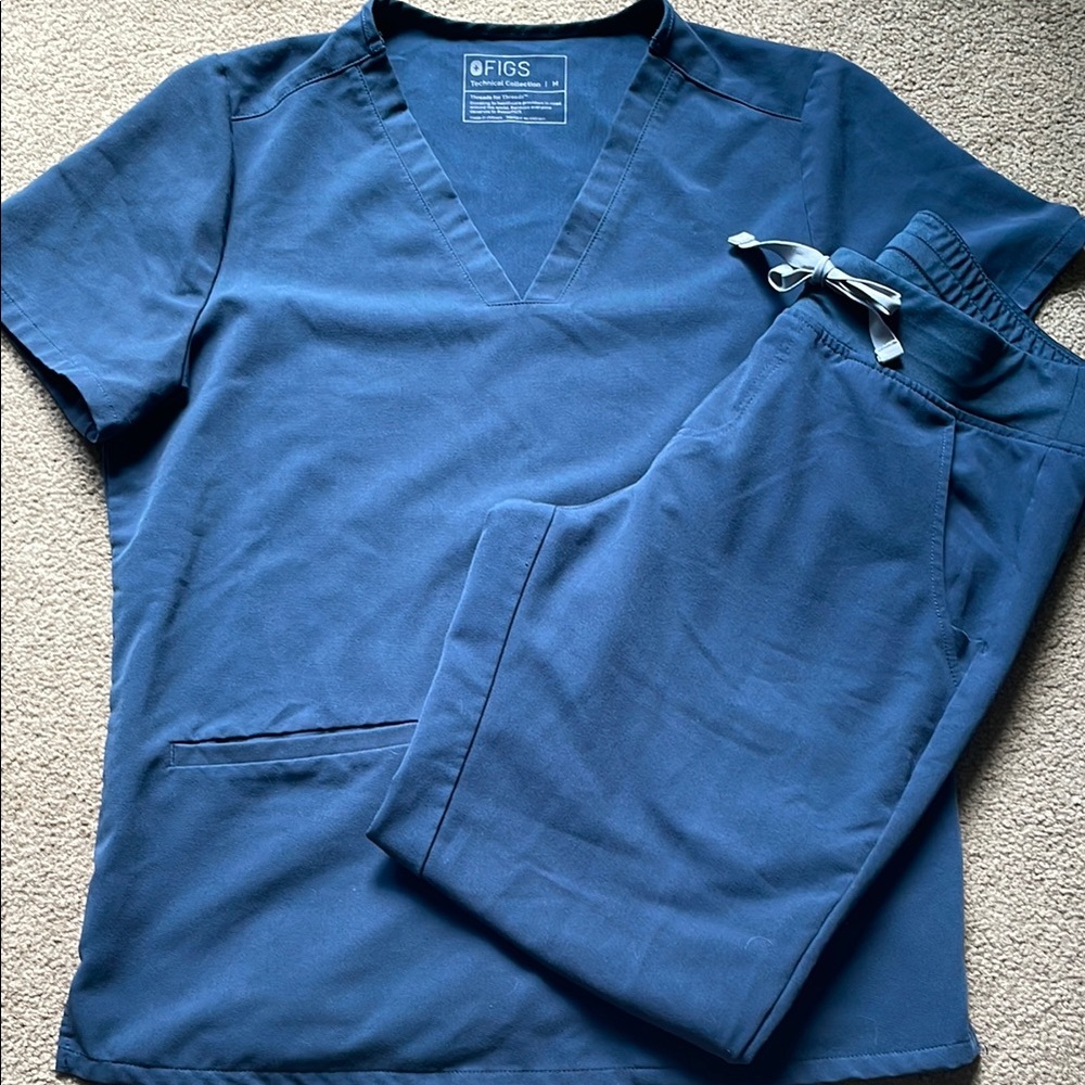Figs Dark Harbor scrub set